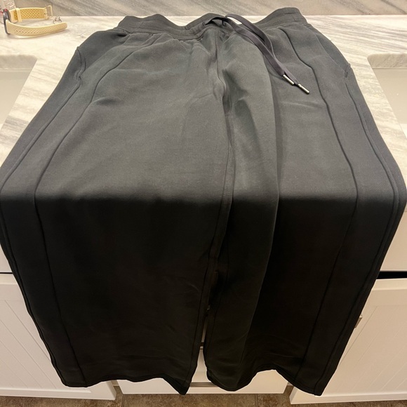 Lululemon Mid-Rise Wide Leg Scuba Pant in Black, Size M, NWT!! - Picture 7 of 11